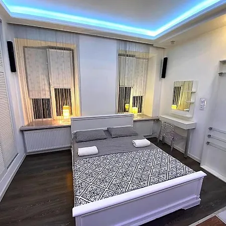 сам центр! вул фурманська 3 דירה